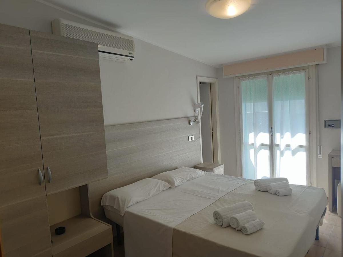 Hotel Gioiella Rimini Extérieur photo