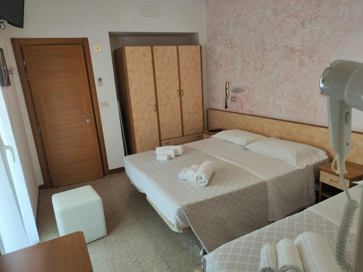 Hotel Gioiella Rimini Extérieur photo