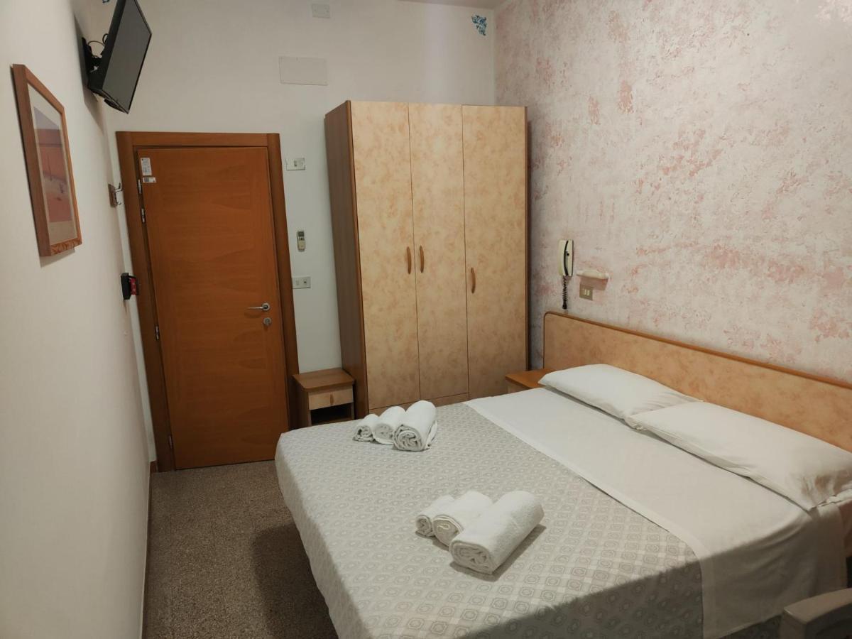 Hotel Gioiella Rimini Extérieur photo