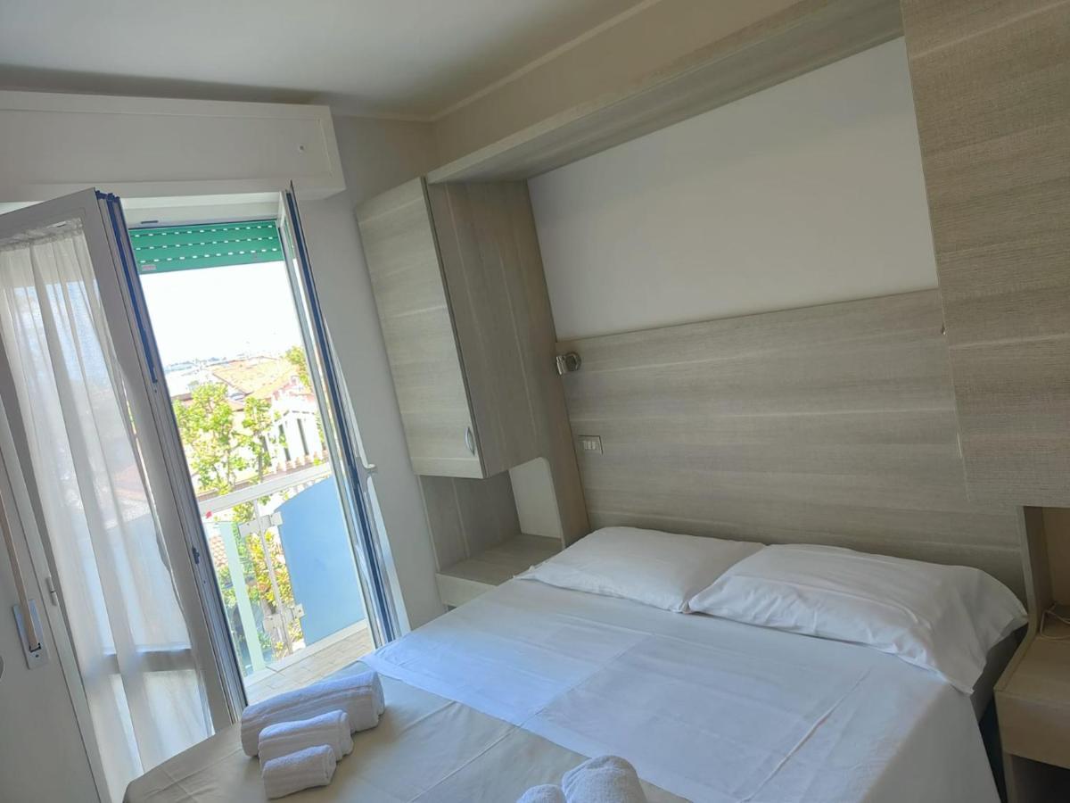 Hotel Gioiella Rimini Extérieur photo