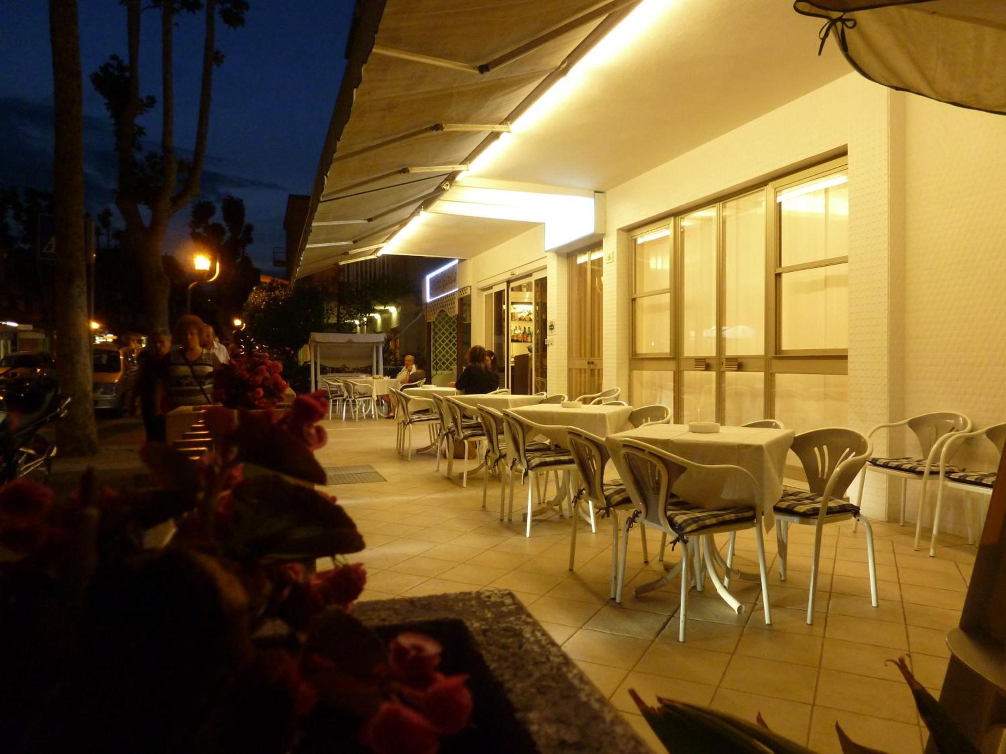 Hotel Gioiella Rimini Extérieur photo